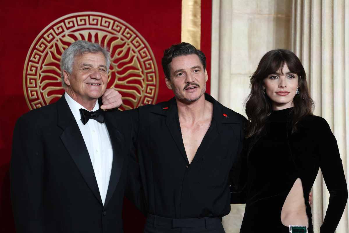 Pedro Pascal con padre e sorella