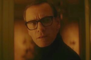 Primo piano di Michael Fassbender nel film Black Bag