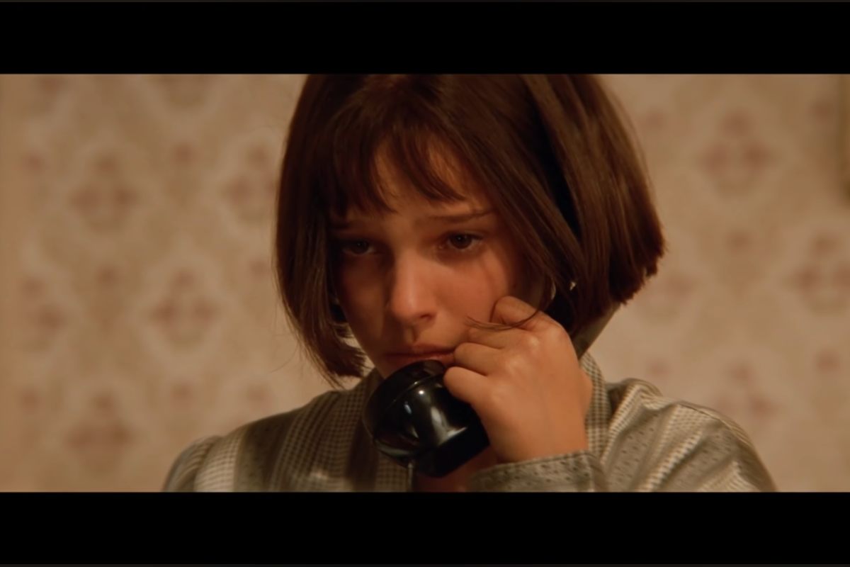 Natalie Portman nel film è Mathilda ed è al telefono