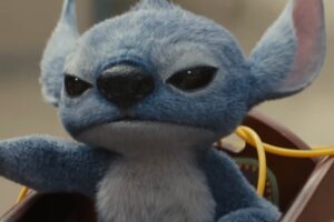 Stitch con gli occhietti assottigliati