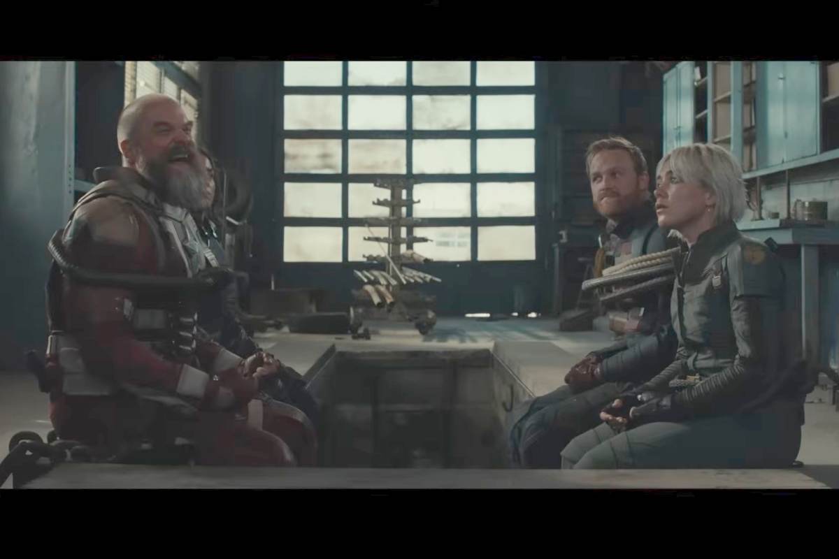Gli attori di Thunderbolts in una scena del film in ginocchio per terra