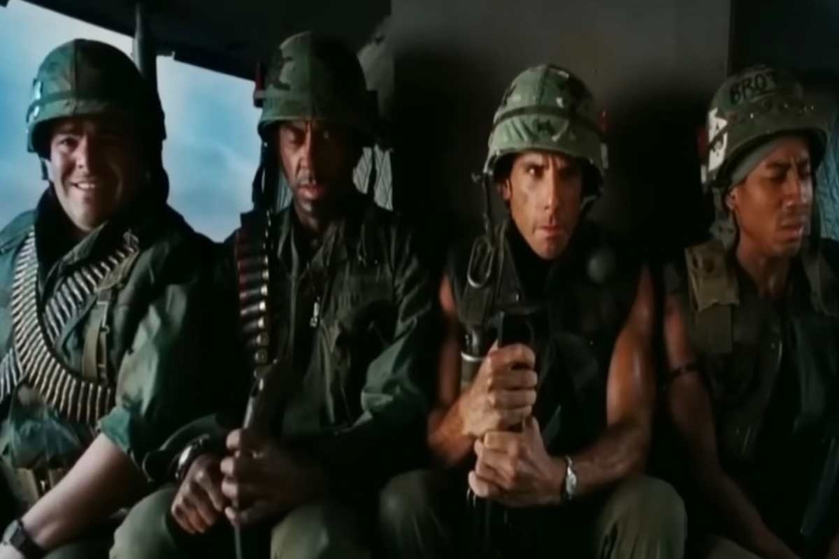 Il cast di Tropic Thunder su un elicottero in una scena del film
