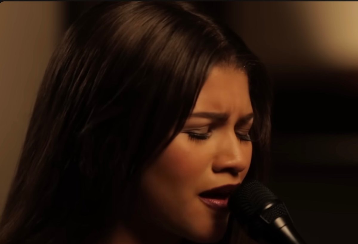 Zendaya che canta