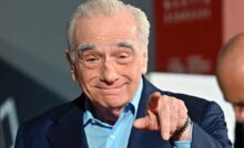 Martin Scorsese indica con il dito indice