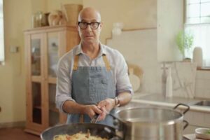 Stanley Tucci che cucina