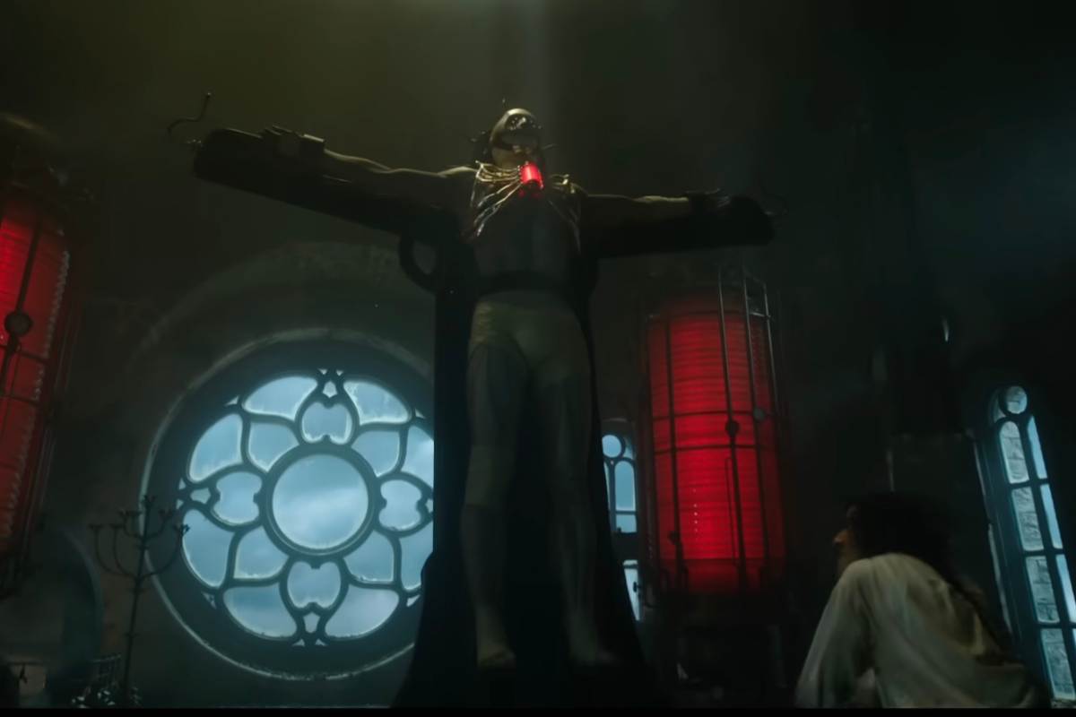 Una scena del film Frankenstein, la creatura che viene fatta tornare in vita