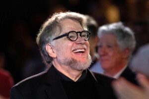 Guillermo del Toro sorride