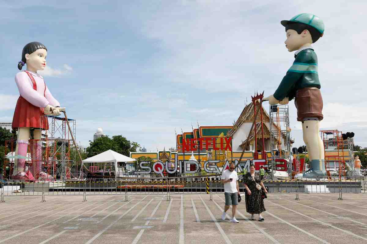 La riproduzione fedele del gioco con la corda di Squid Game a Bangkok in Thailandia