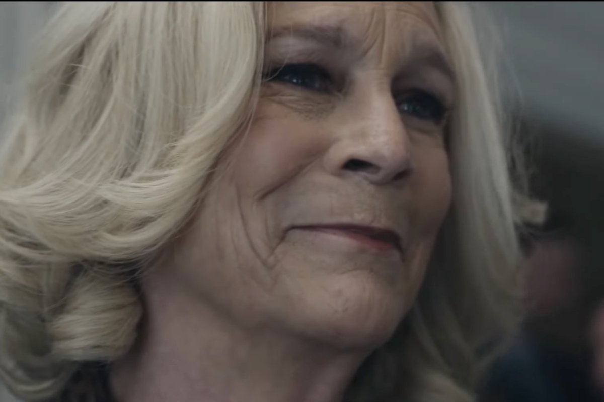 Jamie Lee Curtis in una scena della serie