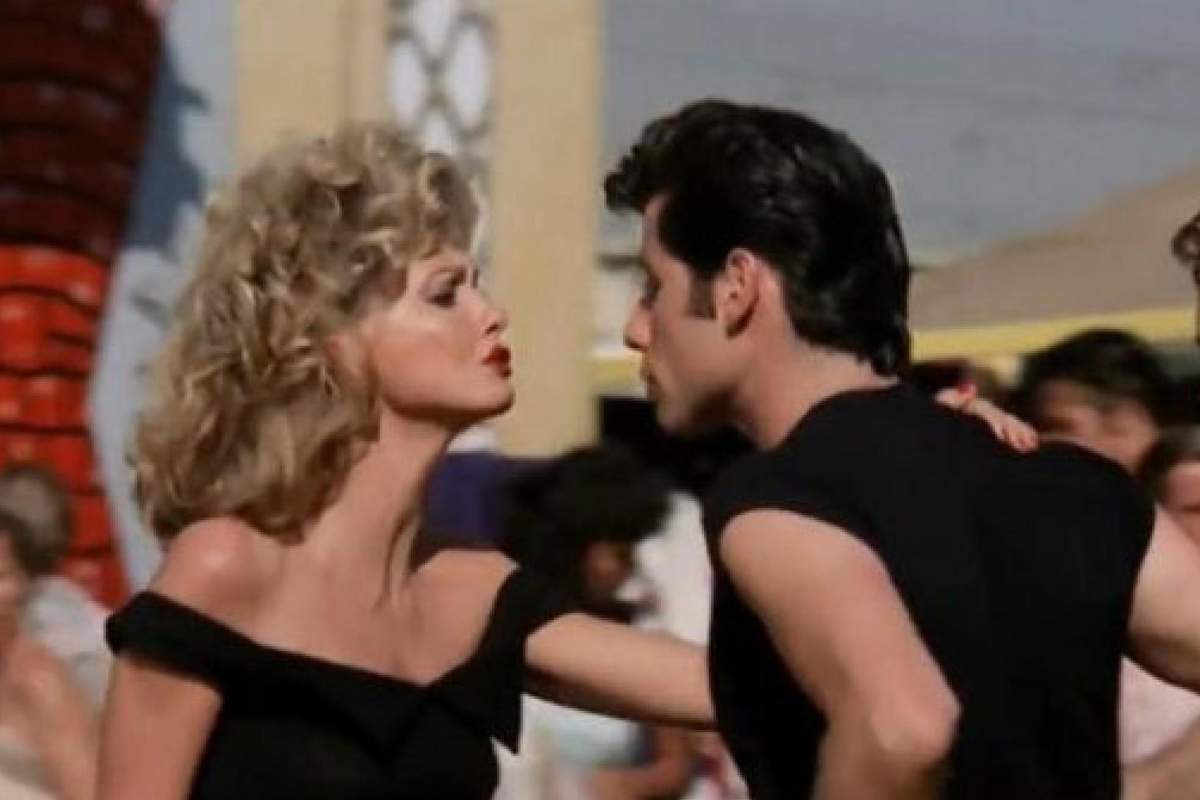 Olivia Newton-John e John Travolta ballano in Grease