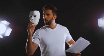 Fingersi morto, la parte più complicata della recitazione: ecco come fanno