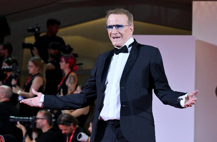 christopher lambert a braccia aperte