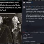 Il post del profilo IG History Feels su Marlon Brando e Ron Galella mostra la foto con l'attore di Hollywood e alle spalle il fotografo con il casco da football in testa