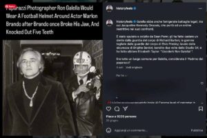 Il post del profilo IG History Feels su Marlon Brando e Ron Galella mostra la foto con l'attore di Hollywood e alle spalle il fotografo con il casco da football in testa