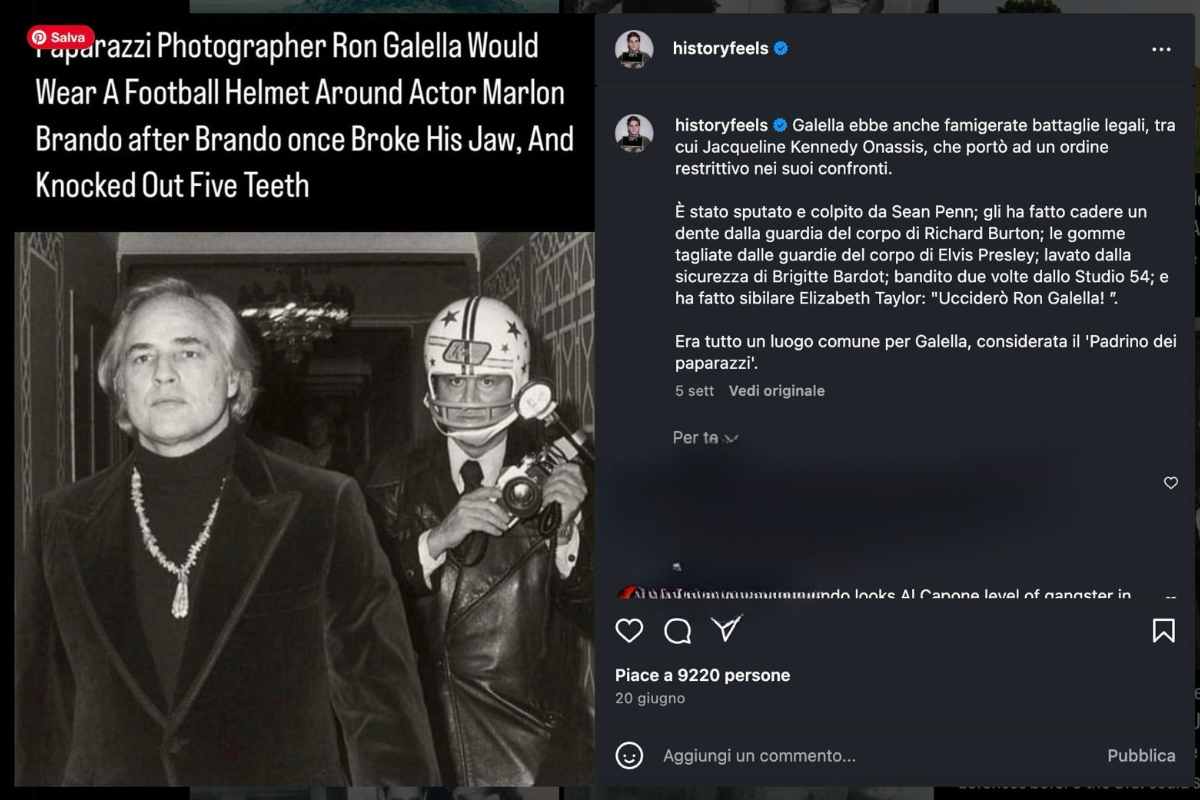 Il post del profilo IG History Feels su Marlon Brando e Ron Galella mostra la foto con l'attore di Hollywood e alle spalle il fotografo con il casco da football in testa