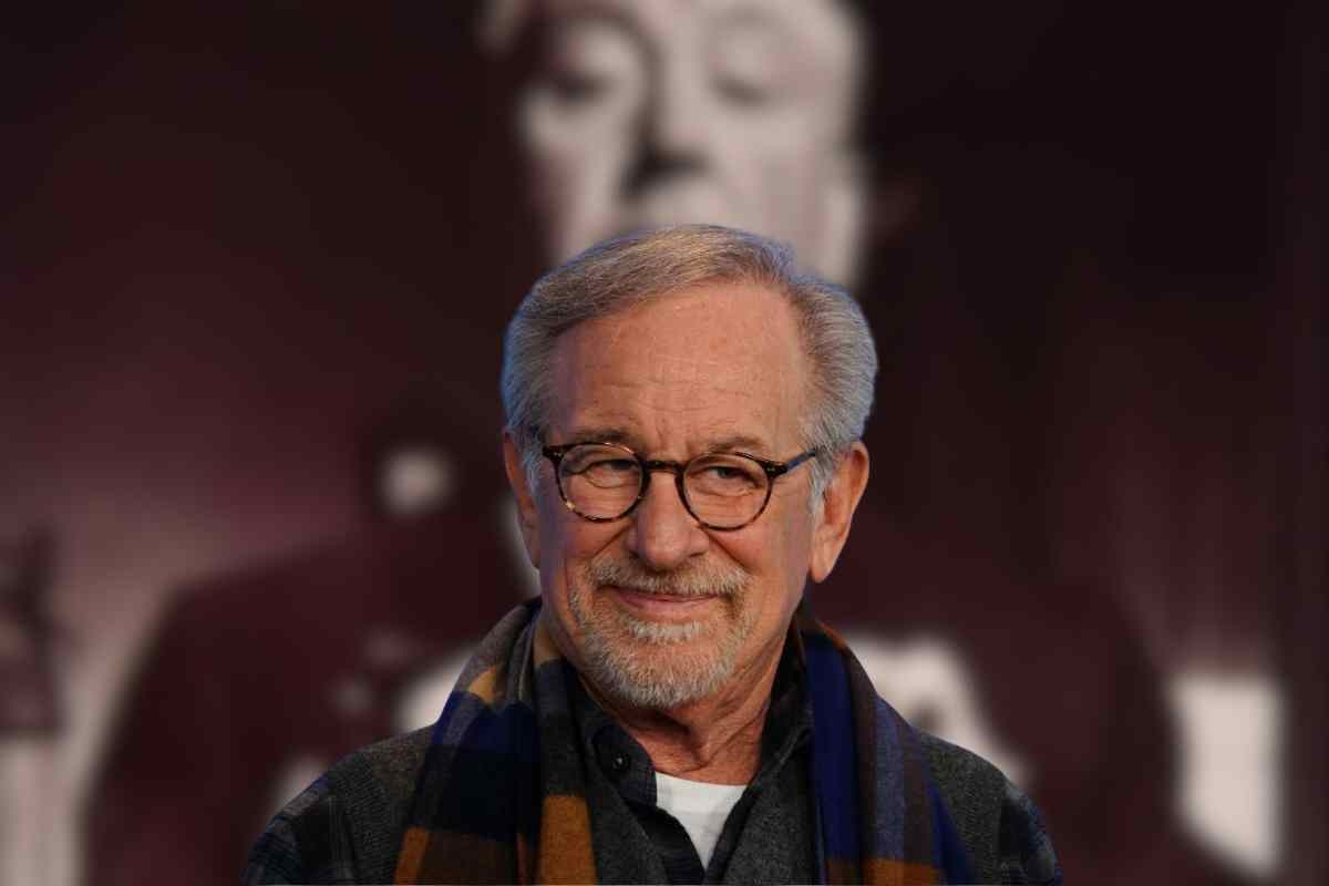Steven Spielberg, sullo sfondo Alfred Hitchcock
