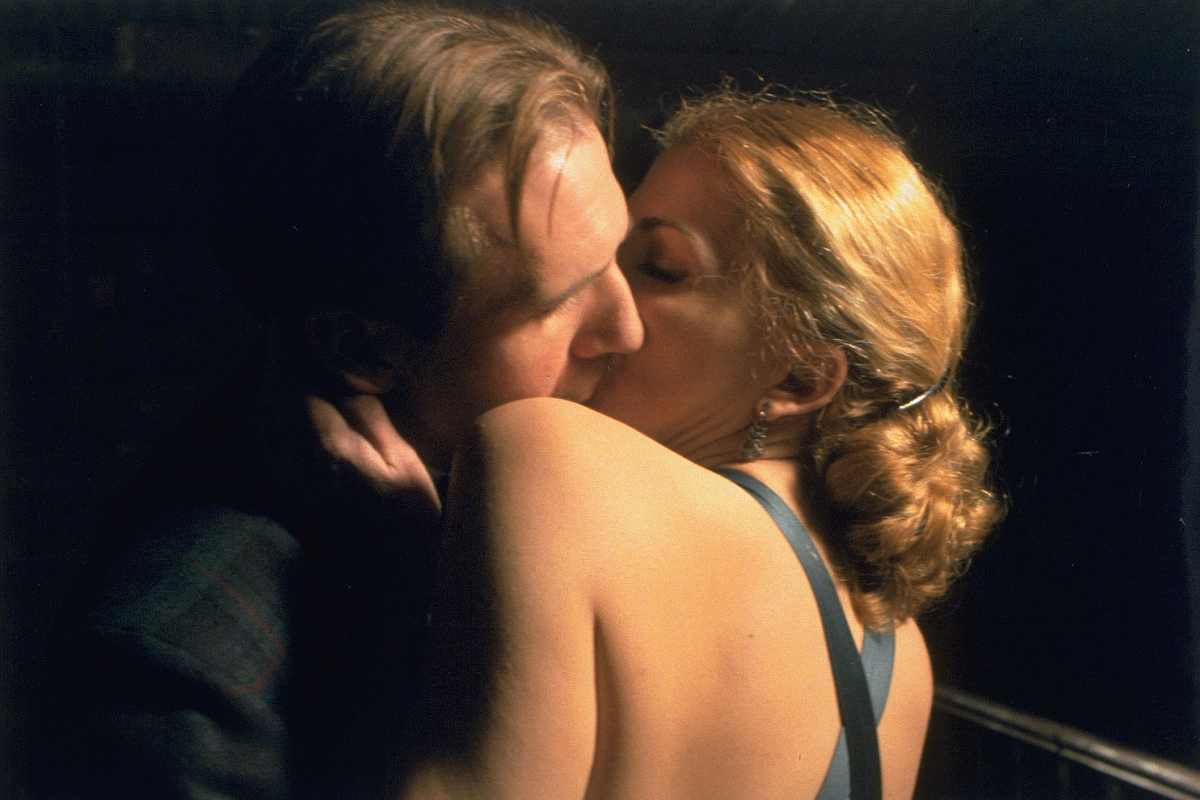 Liam Neeson e Natasha Richardson si baciano