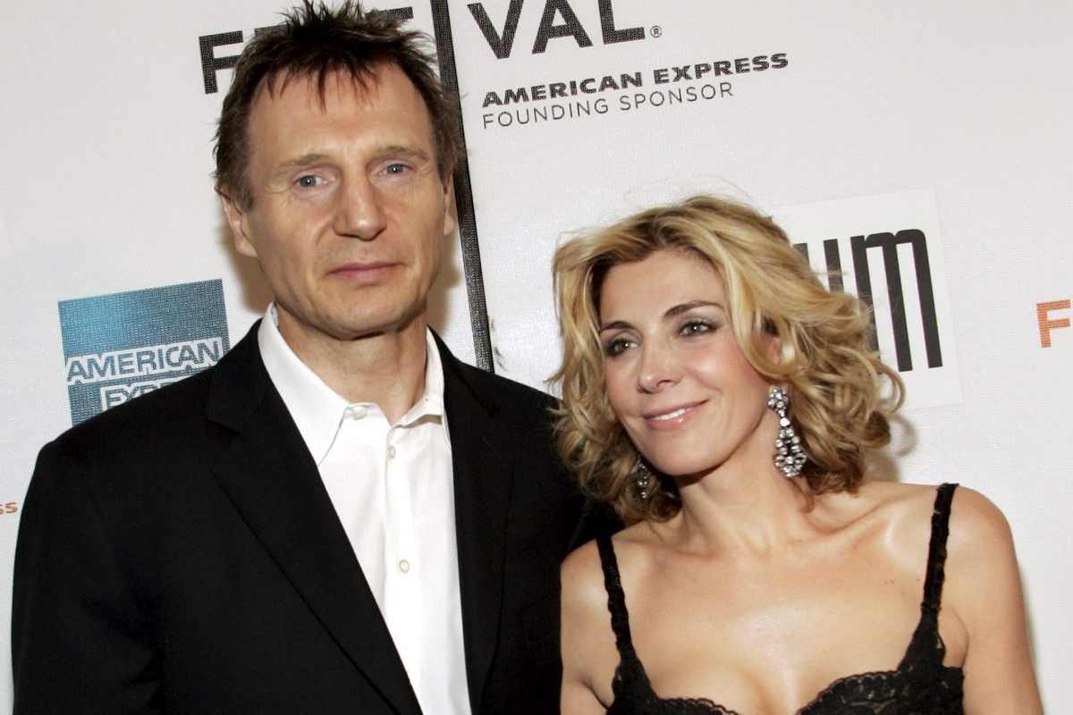 Liam Neeson abbracciato a Natasha Richardson