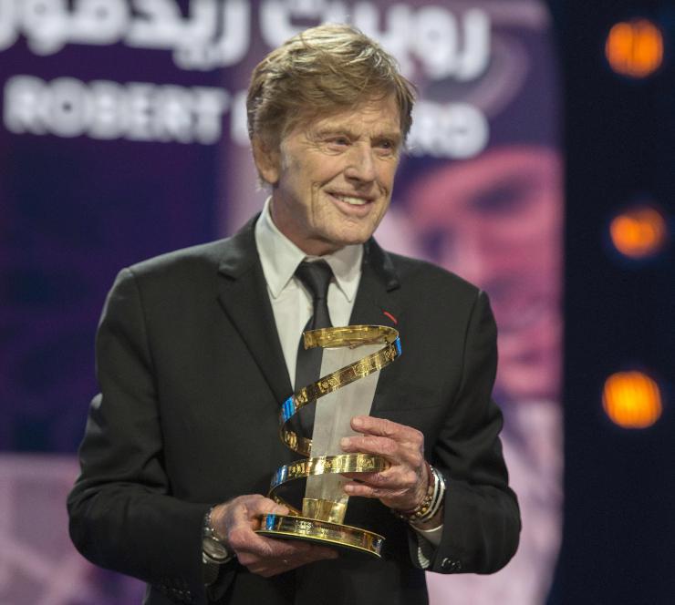 Robert Redford con un premio in mano