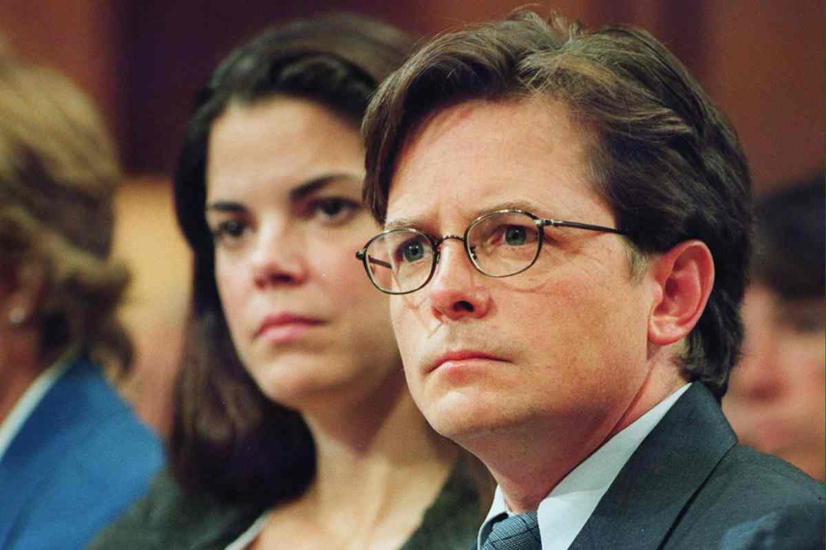Michael J Fox seduto in mezzo al pubblico