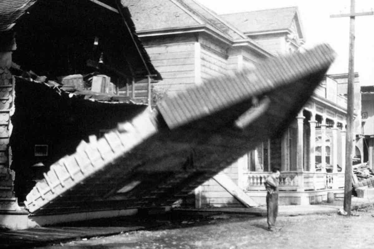 Scena da Steamboat Bill Jr. con Buster Keaton
