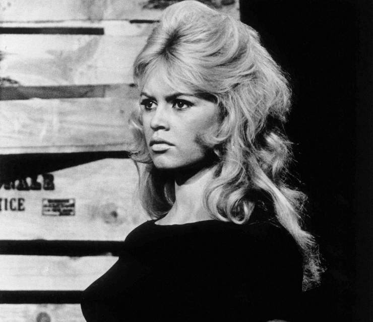 Brigitte Bardot mezzo busto in bianco nero