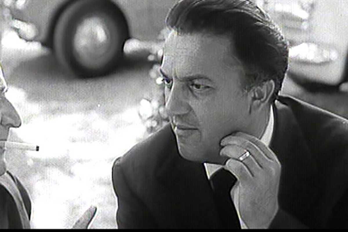 Federico Fellini di profilo