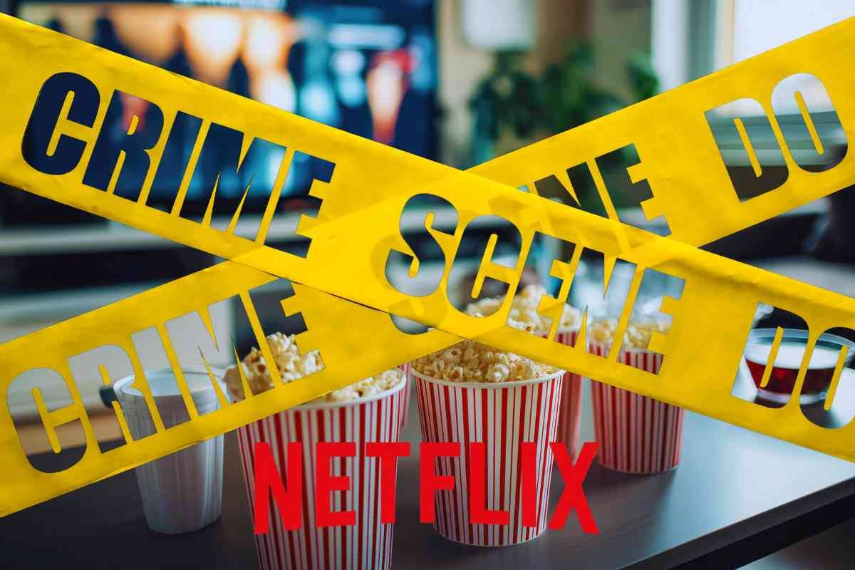 Lo scotch giallo della scena del crimine su dei pop corn e la scritta Netflix