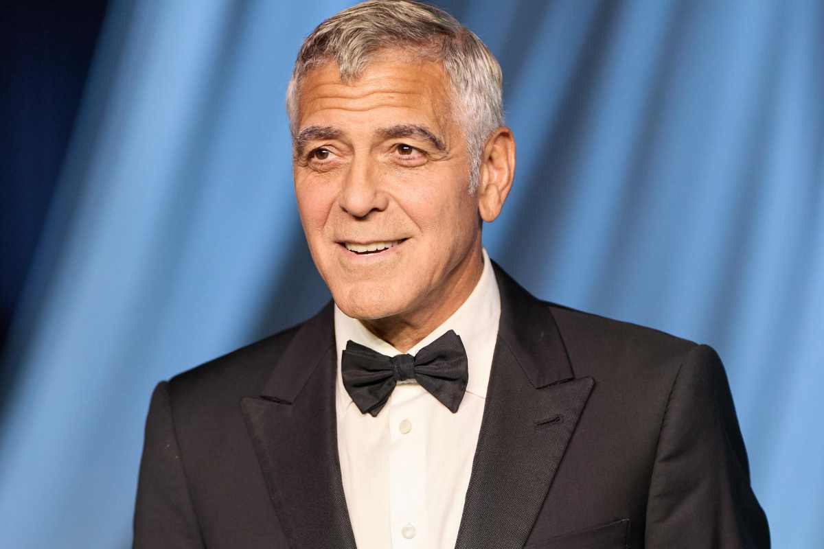 George Clooney in smoking