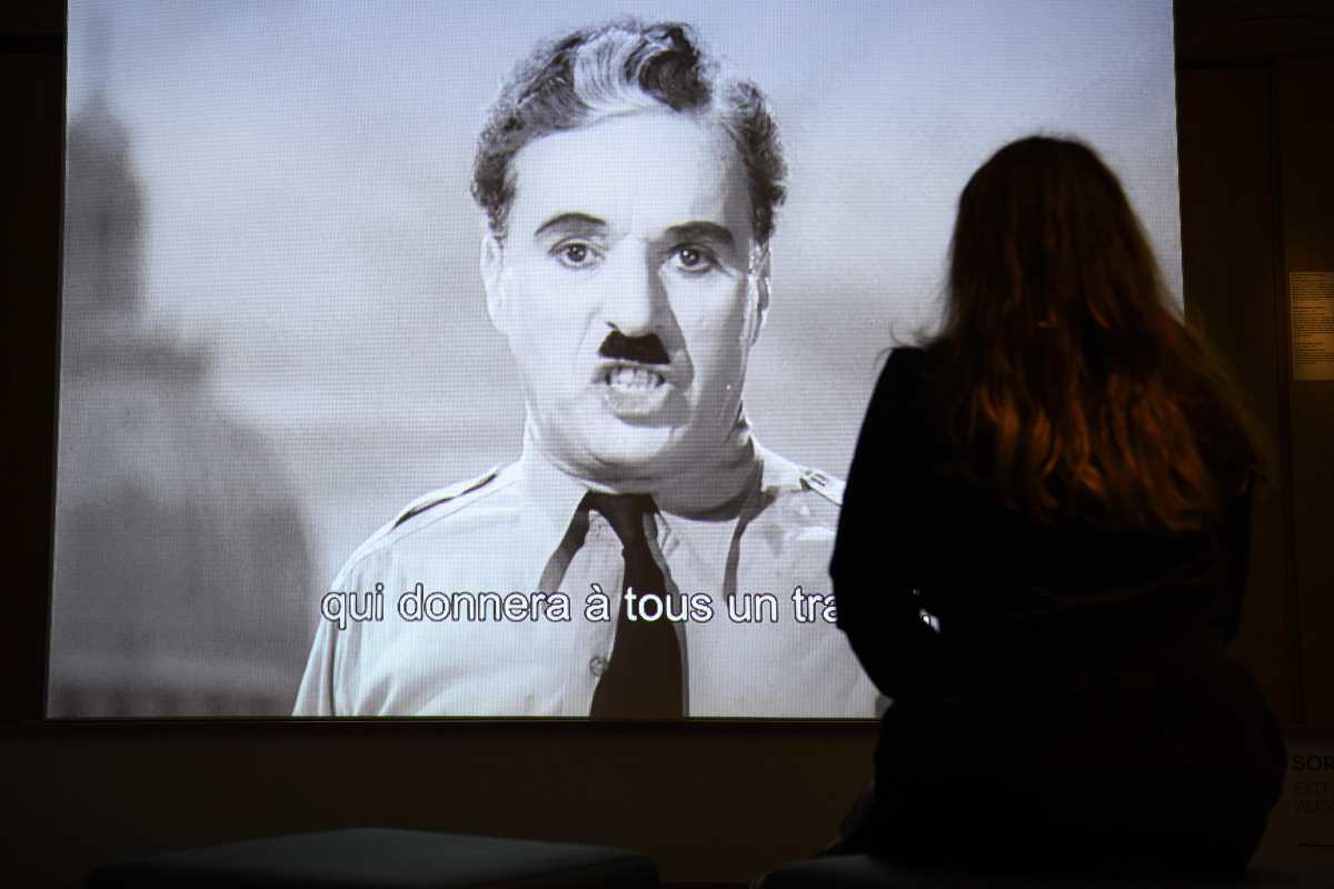 Charlie Chaplin in una scena de Il grande dittatore