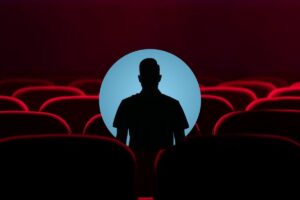 Poltrone cinema e personaggio nascosto