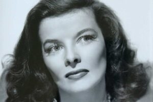 Primo piano dell'attrice Katharine Hepburn
