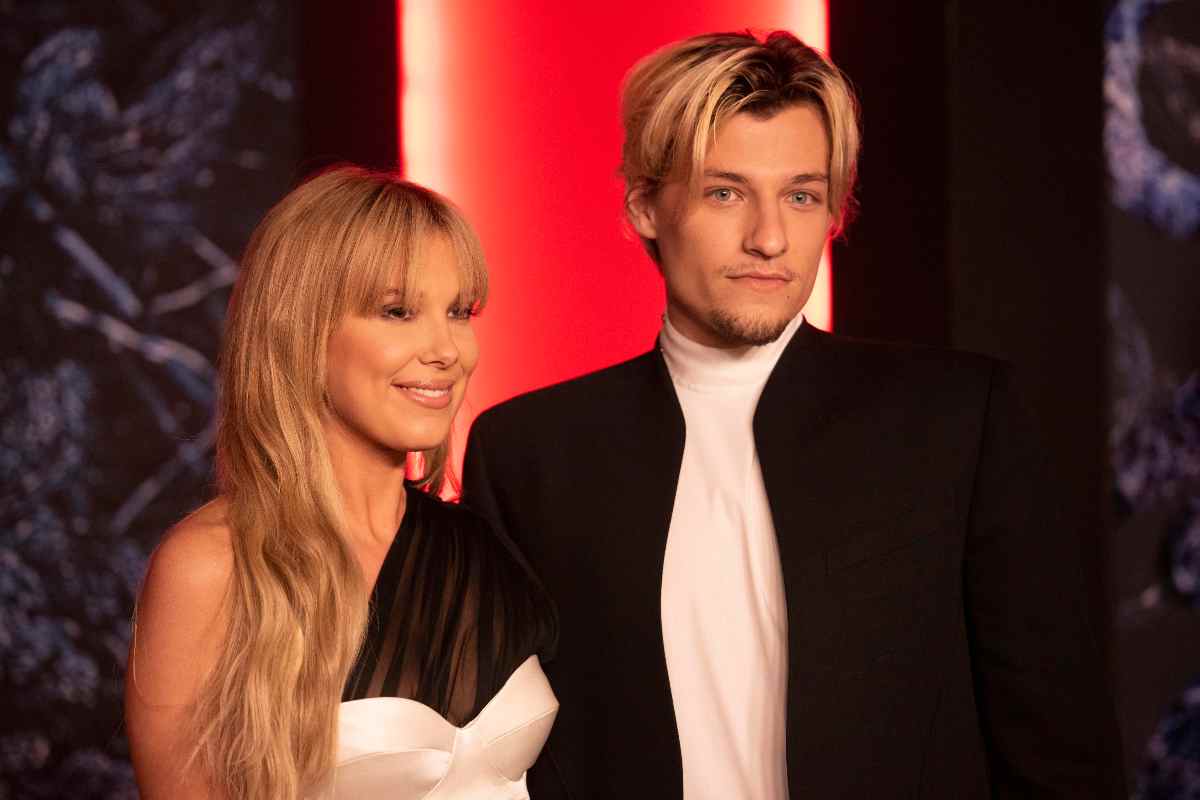 Millie Bobby Brown con il marito Jake Bongiovi