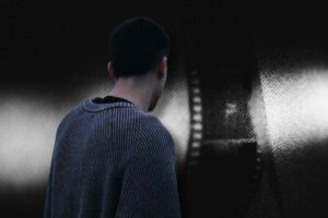 Ragazzo di spalle e pellicola film