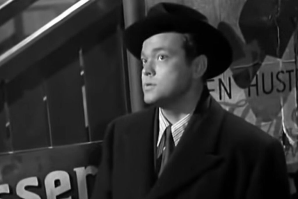 Orson Welles nella scena del film Il terzo uomo