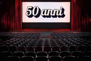 Sala cinema e scritta "50 anni"