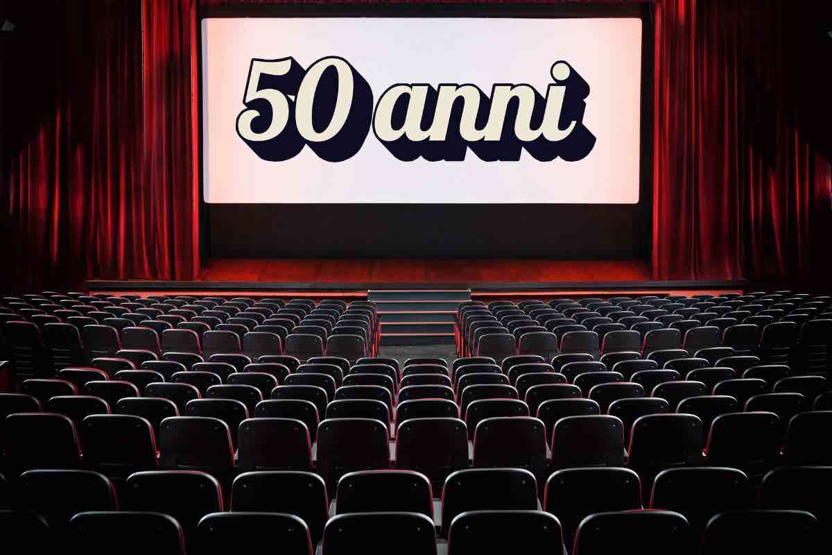 Sala cinema e scritta "50 anni"