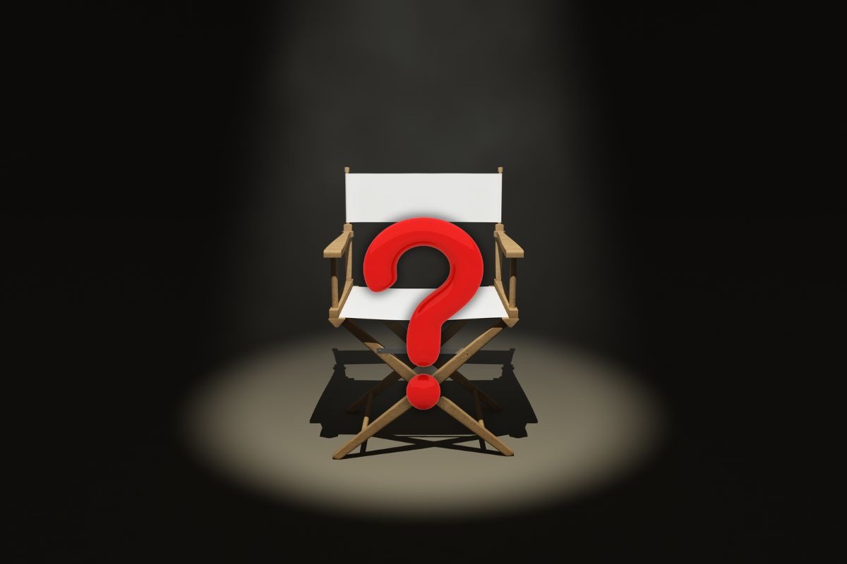 Sedia del regista e punto interrogativo