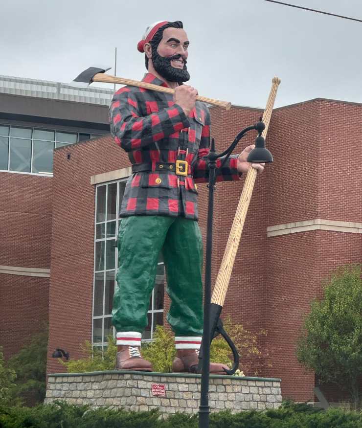 La statua di Paul Bunyan a Bangor nel Maine