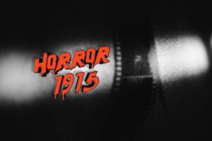 Pellicola in bianco e nero e scritta "horror 1915"
