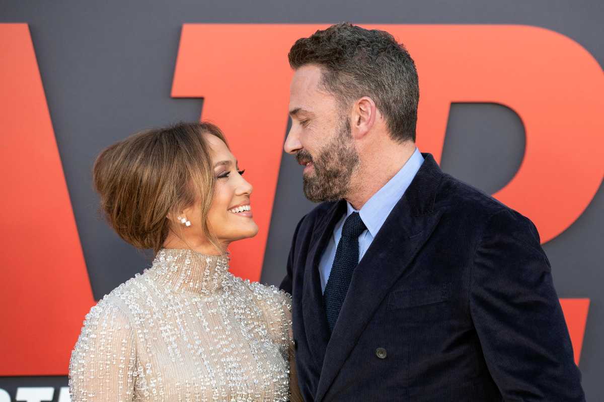 Jannifer Lopez si guarda negli occhi con Ben Affleck