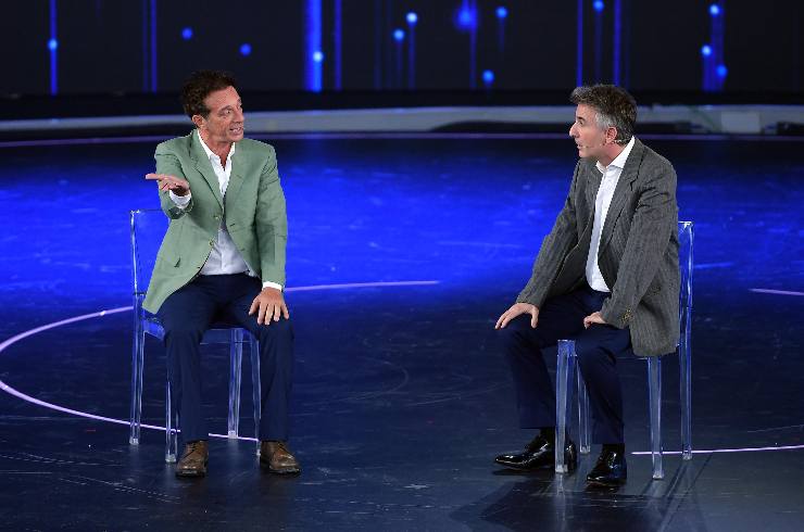 Ficarra e Picone che si esibiscono sul palco