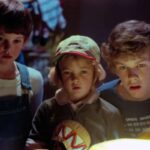 Henry Thomas, Drew Barrymore e Robert MacNaughton in una scena di E.T. L'Extraterrestre