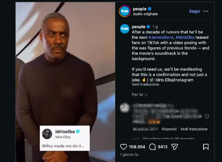 Idris Elba in posa con le statue di cera del museo