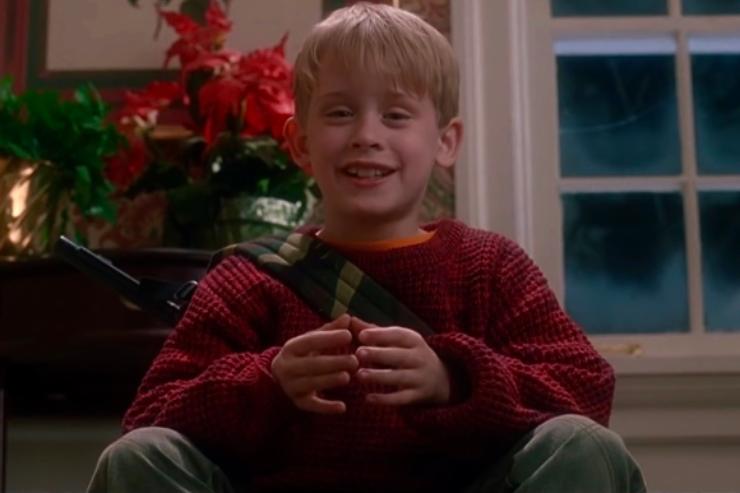 Macaulay Culkin in una scena iconica di Mamma ho Perso l'aereo