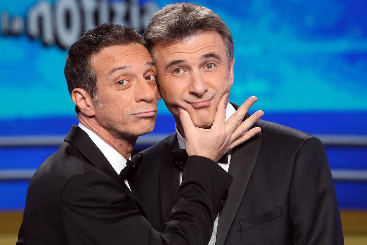 Ficarra e Picone in posa durante la presentazione di una stagione di Striscia la Notizia