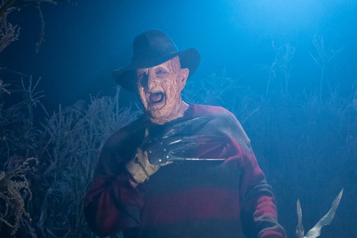 Freddy Krueger in un giardino di notte