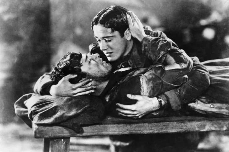 Scena iconica del film Wings in cui uno dei protagonisti morente parla con il commilitone e amico