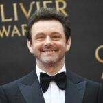 Michael Sheen primo piano sorridente