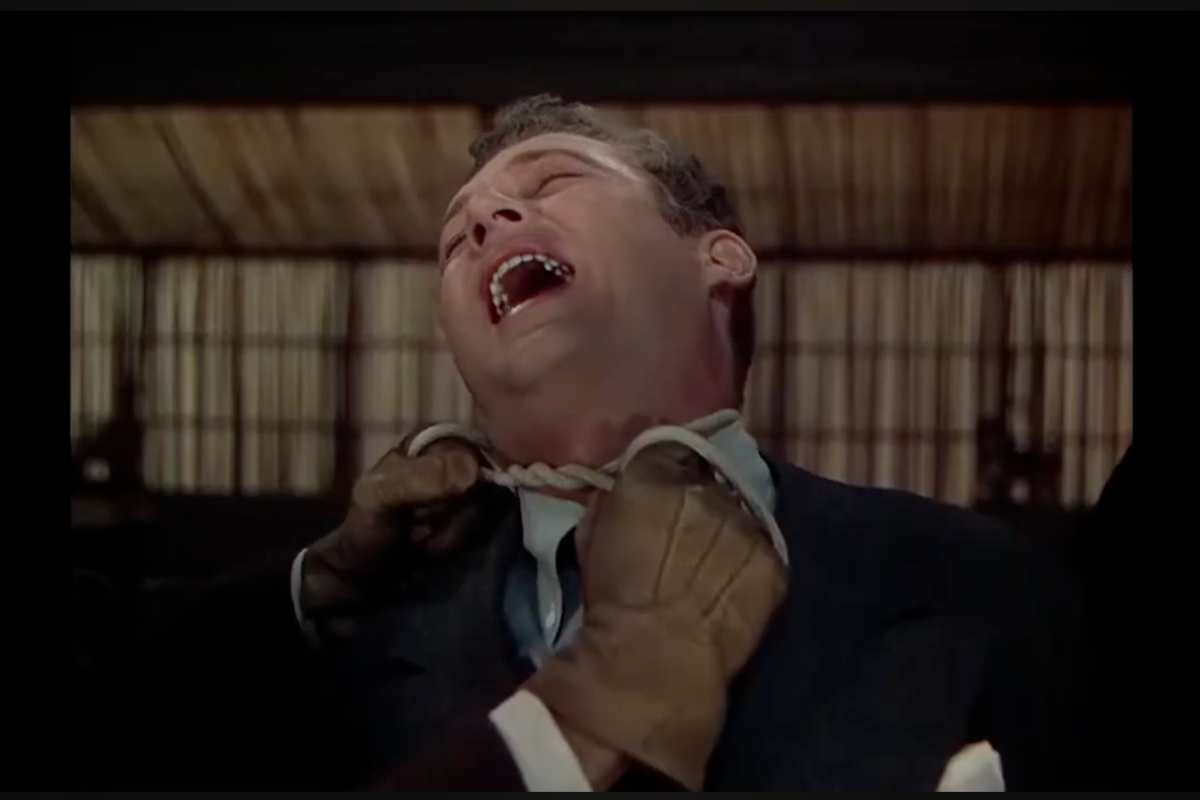 Un uomo viene strangolato